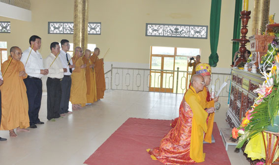Lễ cầu siêu nạn nhân tử vong vì tai nạn giao thông được tổ chức tại chùa Tỉnh Hội.