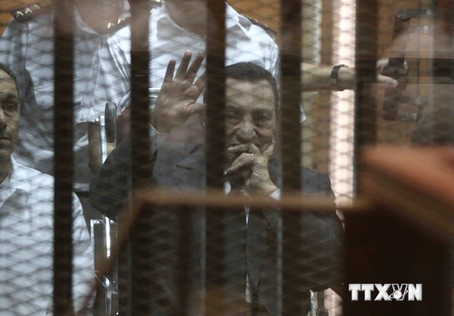 Tổng thống Ai Cập bị phế truất Hosni Mubarak tại phiên tòa ở thủ đô Cairo ngày 21/5. (Nguồn: AFP/TTXVN)