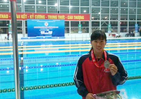 VĐV Nguyễn Thị Ngọc Yến đã có cú đúp HCB ở môn bơi