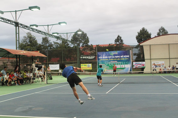 Các tay vợt thi đấu vòng sơ loại