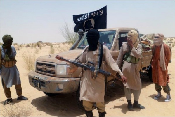 Phần tử khủng bố thuộc AQIM hoạt động ở Algeria. (Ảnh: Reuters)