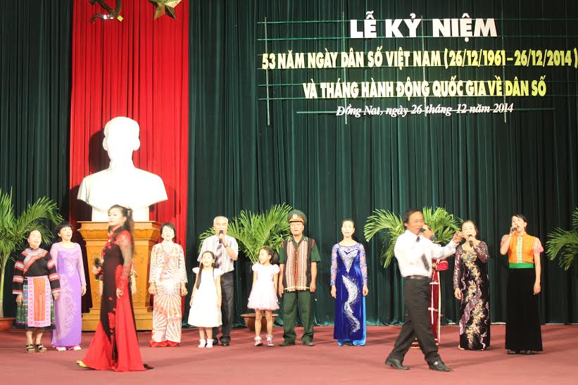 Chương trình văn nghệ trước buổi lễ kỷ niệm Ngày Dân số Việt Nam