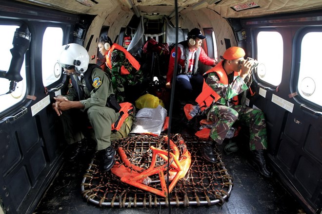 Không quân Indonesia tham gia chiến dịch tìm kiếm máy bay QZ8501 tại biển Java. (Nguồn: AFP/TTXVN)