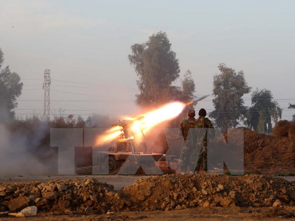 Binh sỹ Iraq trong cuộc giao tranh với các tay súng IS. (Ảnh: AFP/TTXVN)