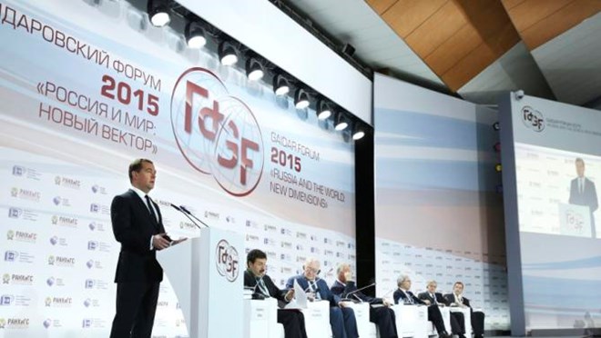Thủ tướng Dmitry Medvedev phát biểu tại hội nghị Gaidar ngày 14/1. (Nguồn: Reuters)