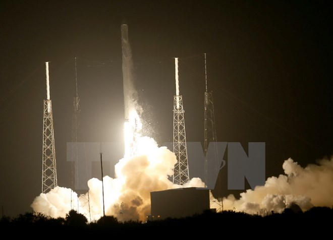 Phóng thành công tên lửa đẩy Falcon 9 đưa tàu chở hàng không người lái Dragon mang theo hàng hóa và nhiều thiết bị khoa học lên ISS. (Nguồn: AFP/TTXVN)