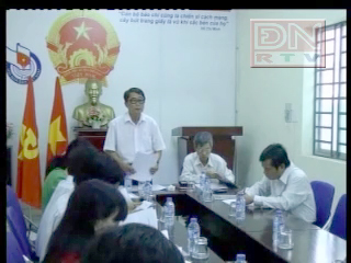 Chủ tịch Hội nhà báo tỉnh Đồng Nai Mai Sông Bé phát biểu tại buổi làm việc