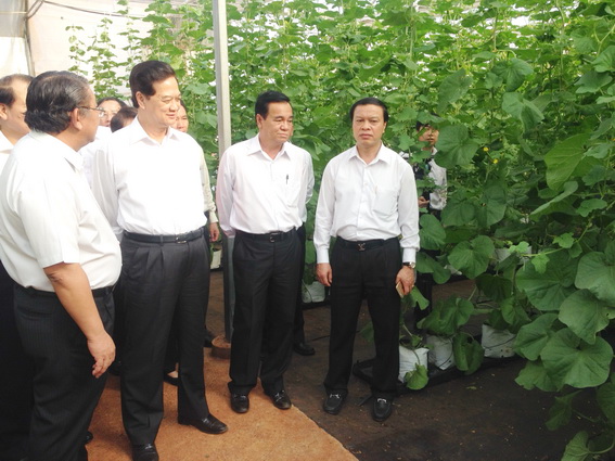 Thủ tướng Nguyễn Tấn Dũng thăm Trung tâm ứng dụng Công nghệ sinh học Đồng Nai  (Ảnh: Công Nghĩa)