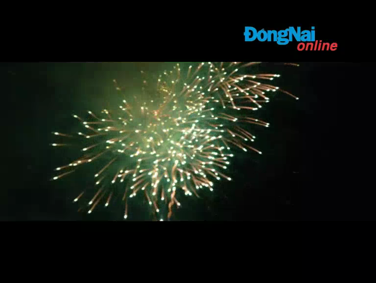 Bắn pháo hoa đêm giao thừa Xuân Ất Mùi 2015 tại TX. Long Khánh