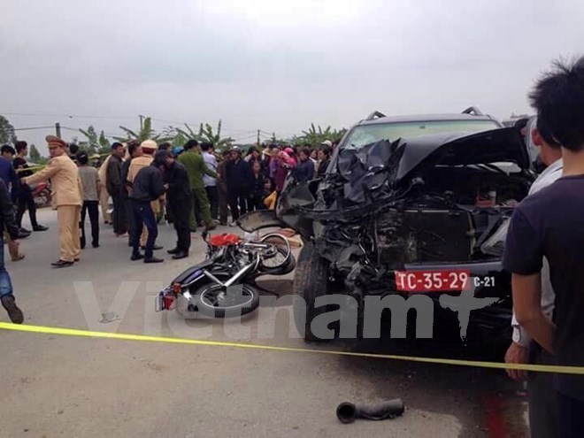 Vụ tai nạn tại Hưng Yên do va chạm giữa xe ôtô quân đội và xe máy (Nguồn: Độc giả cung cấp)