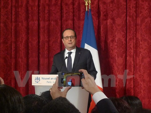 Tổng thống Pháp Hollande phát biểu tại buổi gặp mặt cộng đồng châu Á. (Ảnh: Bích Hà/Vietnam+)