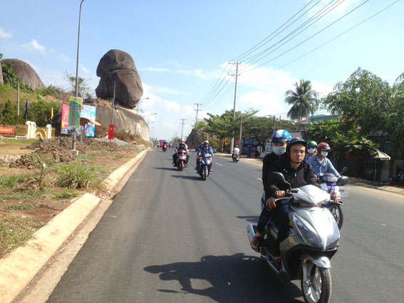 Quốc lộ 20 đoạn qua huyện Định Quán thông thoáng trong dịp tết