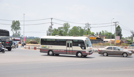 Lượng phương tiện giao thông ở giao lộ Võ Nguyên Giáp – Bùi Văn Hòa thưa thớt