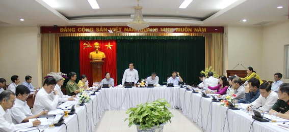 Bí thư Tỉnh ủy Trần Đình Thành phát biểu chỉ đạo tại cuộc họp