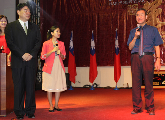  Chủ tịch UBND tỉnh Đinh Quốc Thái phát biểu tại buổi họp mặt. Ảnh: B.Nguyên