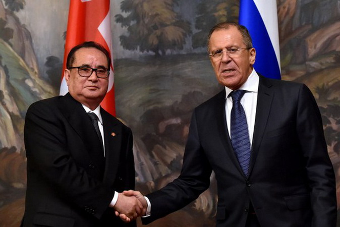 Ngoại trưởng Nga Sergei Lavrov đã có cuộc hội đàm với người đồng cấp Triều Tiên Ri Su Yong. (Nguồn: AFP)