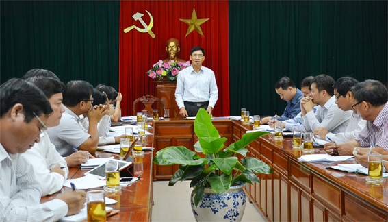 Phó chủ tịch UBND tỉnh Trần Văn Vĩnh chủ trì buổi làm việc về dự án đường ven hồ Trị An.