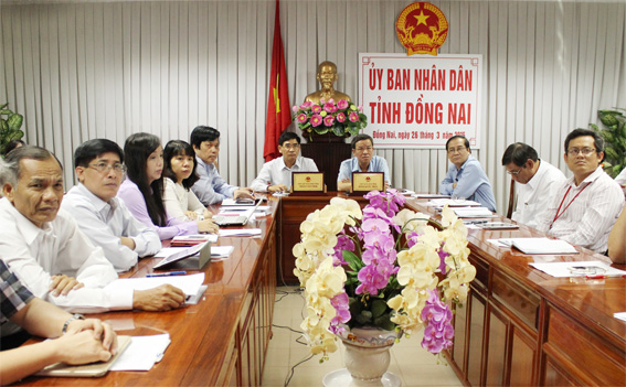 Tại điểm cầu Đồng Nai, Chủ tịch UBND tỉnh Đinh Quốc Thái và Phó Chủ tịch UBND tỉnh Trần Văn Vĩnh đồng chủ trì hội nghị.