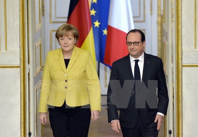 Tổng thống Pháp François Hollande (phải) và Thủ tướng Đức Angela Merkel tại một cuộc họp báo chung. (Nguồn: AFP/TTXVN)