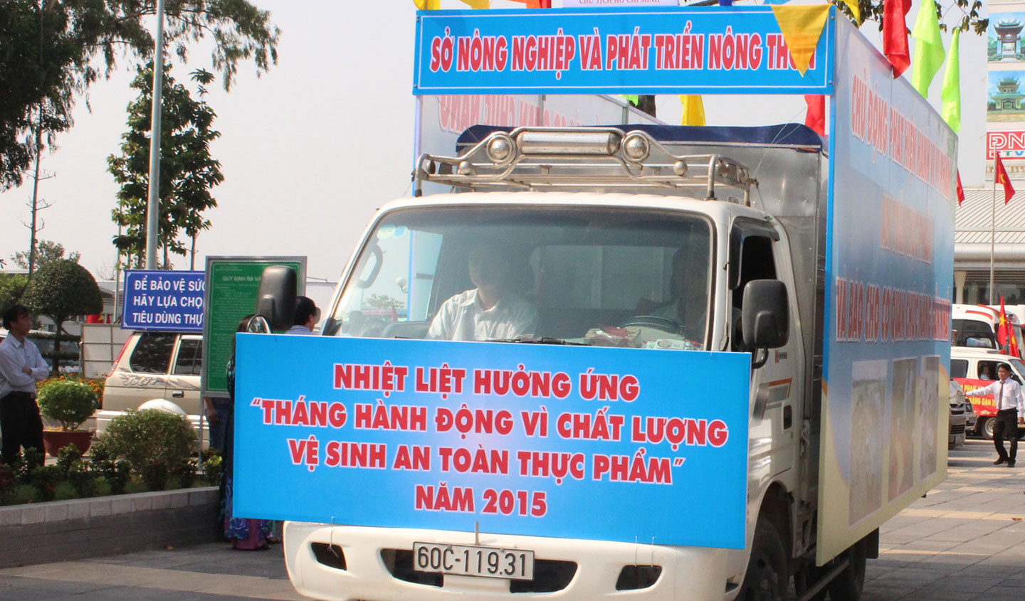  Đoàn xe diễu hành tuyên truyền Tháng hành động vì chất lượng vệ sinh an toàn thực phẩm.