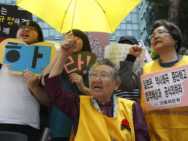 Người dân Hàn Quốc tuần hành đòi Chính phủ Nhật Bản chính thức xin lỗi và bồi thường cho những "nô lệ tình dục." (Nguồn: AP)