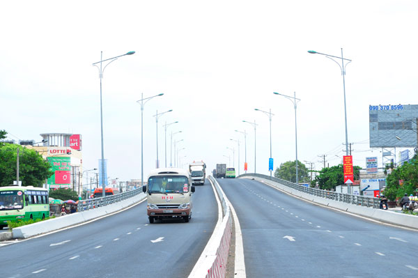 Cầu vượt tại ngã tư Amata.