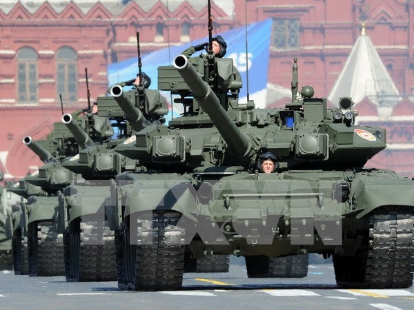 Xe tăng T-90 của Nga tham gia lễ diễu binh trên Quảng trường Đỏ ở thủ đô Moskva. (Nguồn: AFP/TTXVN)