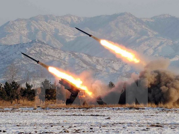 Quân đội Triều Tiên diễn tập bắn tên lửa tại một địa điểm bí mật ở Triều Tiên ngày 5/1/2009. (Nguồn: AFP/TTXVN)