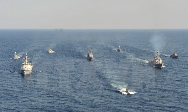 Tàu chiến Hàn Quốc và Mỹ tham gia tập trận “Đại bàng non” ở bờ biển phía tây Hàn Quốc ngày 12/3. (Nguồn: Yonhap/TTXVN)
