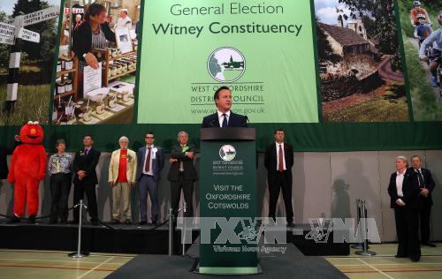 Thủ tướng David Cameron phát biểu sau khi Đảng Bảo thủ giành chiến thắng của tại khu vực bầu cử Witney, miền trung nước Anh ngày 8/5. Ảnh: AFP/TTXVN