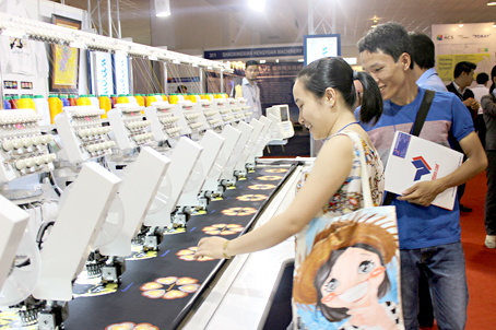 Hội chợ triển lãm máy móc và phụ liệu hàng dệt may quốc tế tại TP.Hồ Chí Minh có rất ít hàng Việt.