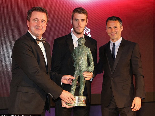 Thủ môn David de Gea đã nhận giải "Cầu thủ xuất sắc nhất năm" của Man United. (Nguồn: dailymail.co.uk)