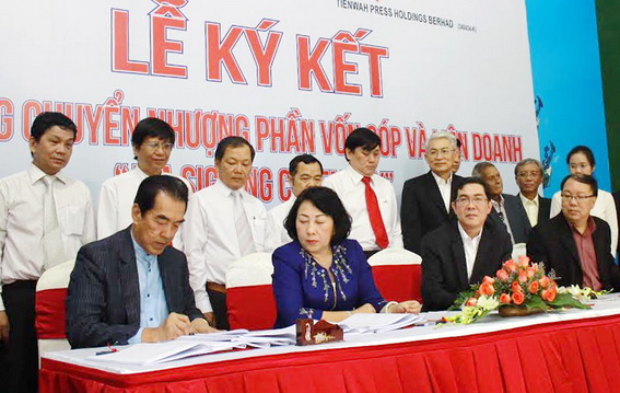 Đại diện Dofico và Công ty Tien Wah Press Holdings Berhad ký kết hợp tác