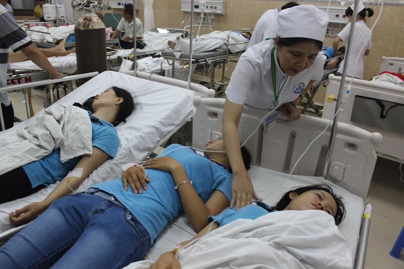 Các công nhân bị ngộc độc được đưa đến cấp cứu tại Bệnh viện đa khoa Đồng Nai.