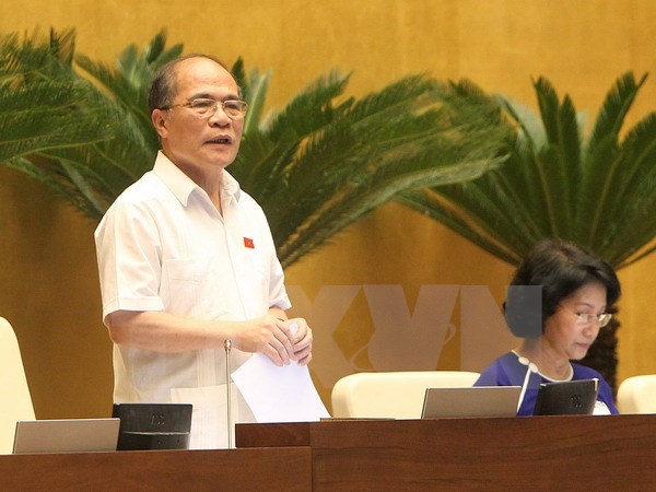 Chủ tịch Quốc hội Nguyễn Sinh Hùng điều khiển phần chất vấn và trả lời chất vấn. (Ảnh: TTXVN)