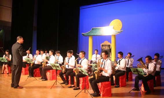 Tiết mục hòa tấu kèn đồng “Hắc Long Giang” do dàn nhạc kèn của Trường trung cấp Văn hóa, nghệ thuật Đồng Nai biểu diễn.