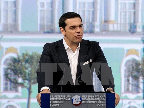 Thủ tướng Hy Lạp Alexis Tsipras phát biểu tại Diễn đàn kinh tế quốc tế St. Petersburg diễn ra tại St. Petersburg, Nga ngày 19/6 vừa qua. (Ảnh: AFP/TTXVN)