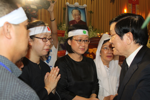 Ông Trương Tấn Sang chia buồn cùng gia quyến Giáo sư Khê.