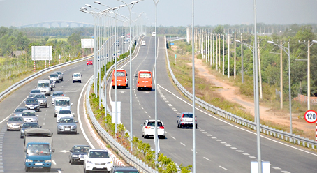 Sẽ trồng 10 ngàn cây xanh trên đường cao tốc