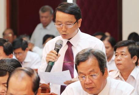 Đại biểu Cao Văn Tư, Tổ đại biểu Nhơn Trạch chất vấn về tình trạng nợ đọng bảo hiểm xã hội.