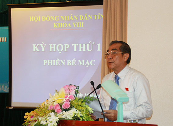 Đồng chí Trần Văn Tư, Phó bí thư Thường trực Tỉnh ủy, Chủ tịch HĐND tỉnh phát biểu bế mạc.