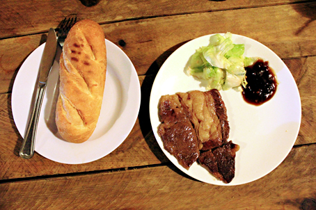 Bò bàn ủi là một món ăn đang khá thu hút hiện nay ở Biên Hòa.