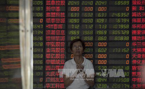 Bảng tỉ giá chứng khoán tại Thượng Hải, Trung Quốc ngày 1/9. Ảnh: AFP/TTXVN