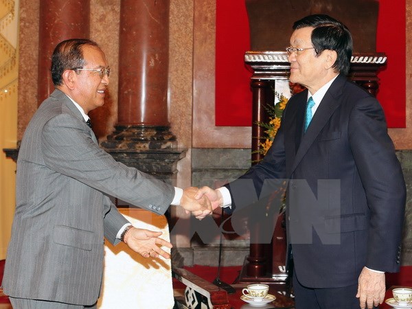 Chủ tịch nước Trương Tấn Sang tiếp Bộ trưởng Bộ Tư pháp Lào Bounkeut Sangsomsak đang thăm và làm việc tại Việt Nam. (Ảnh: Nguyễn Khang/TTXVN)