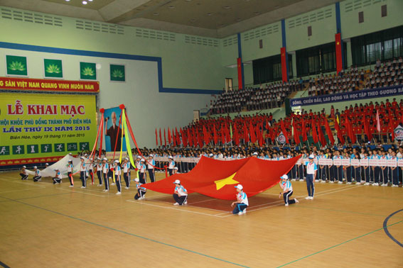 Quang cảnh lễ khai mạc HKPĐ thành phố Biên Hòa lần IX 2015