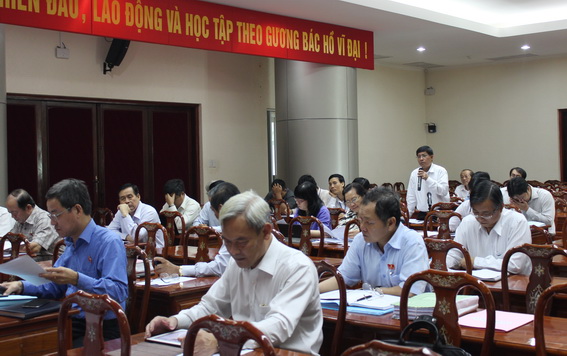 Các đồng chí lãnh đạo tỉnh tham dự thảo luận tại tổ đại biểu HĐND TP.Biên Hòa
