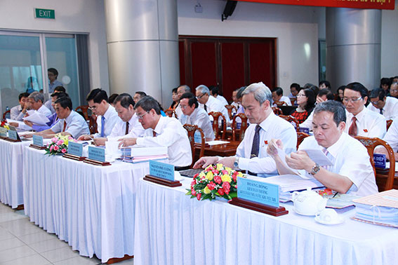 Các đại biểu tham dự phiên khai mạc kỳ họp thứ 16 HĐND tỉnh khóa VIII (Ảnh: Công Nghĩa)