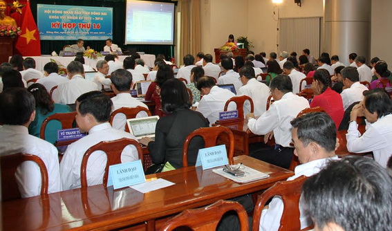 Các đại biểu HĐND tỉnh tham dự kỳ họp thứ 16 HĐND tỉnh khóa VIII (Ảnh: Công Nghĩa)