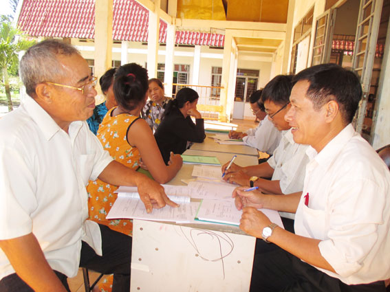 Hội luật gia tỉnh tư vấn, tuyên truyền pháp luật cho đồng bào d6an tộc và nông dân xã Tà Lài huyện Tân Phú