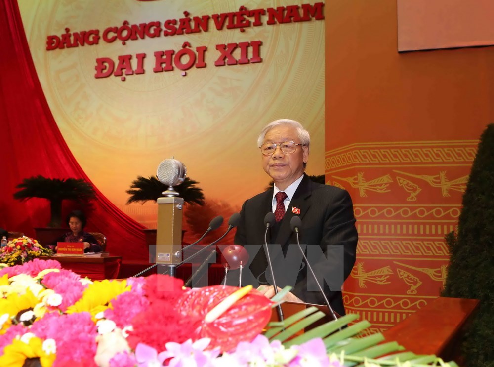 Tổng Bí thư Nguyễn Phú Trọng đọc Báo cáo của Ban Chấp hành Trung ương Đảng khóa XI về các văn kiện trình Đại hội XII của Đảng. (Ảnh: TTXVN)